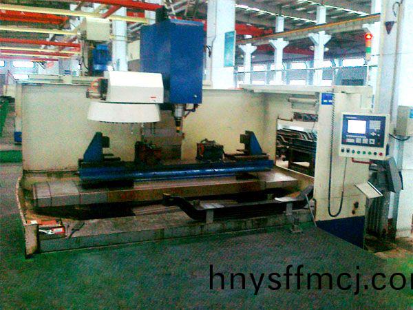 前(qian)軸(zhou)十(shi)孔(kong)加工專(zhuān)(zhuan)用(yong)立式加工(gong)